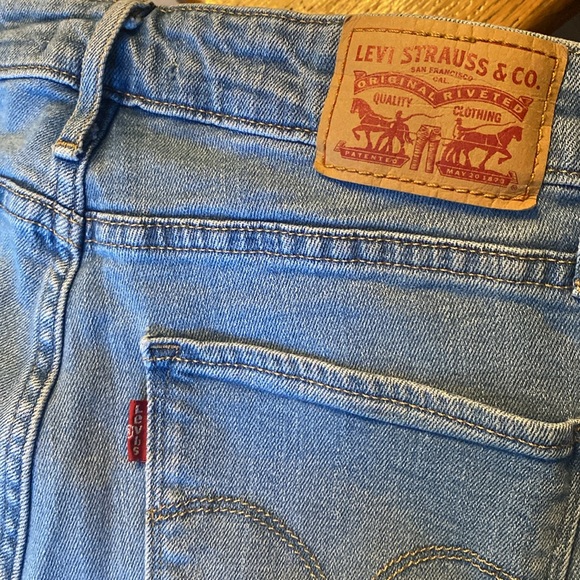 Levi’s 721 High Rise Skinny raw hem blue wash distressed sz 26 EUC - Picture 3 of 3